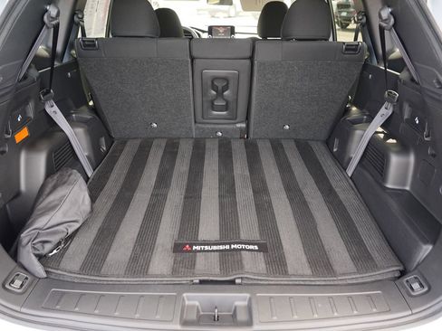 Used 2023 Mitsubishi Outlander ES AWD/4WD image 23