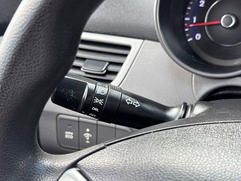 Used 2016 Hyundai Elantra SE FWD image 28
