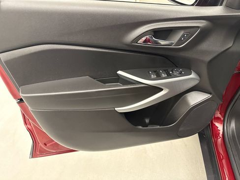 Used 2024 Chevrolet Trax RS FWD image 11