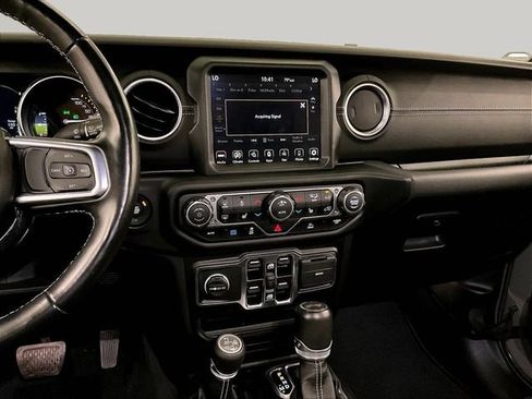 Used 2022 Jeep Wrangler Unlimited Sahara w/ Cold Weather Group AWD/4WD image 6
