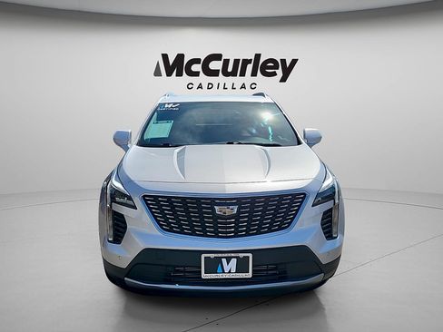 Used 2019 Cadillac XT4 Premium Luxury FWD image 2