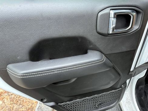 Used 2023 Jeep Wrangler Unlimited Sahara w/ Cold Weather Group image 17