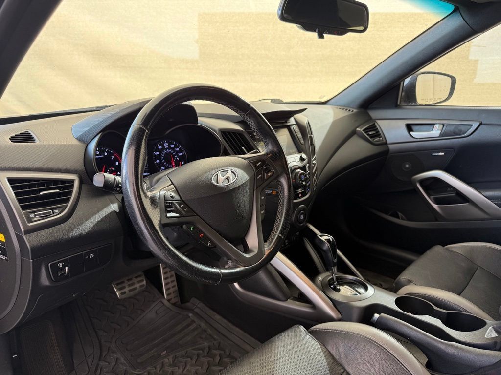 Used 2016 Hyundai Veloster Turbo FWD image 10