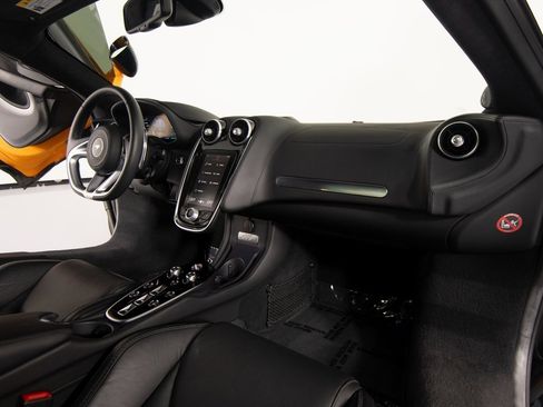 Used 2023 McLaren GT image 23