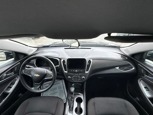 Used 2021 Chevrolet Malibu LT FWD image 17