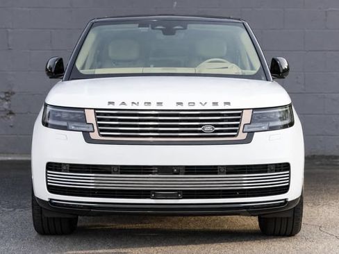 Used 2024 Land Rover Range Rover SV AWD/4WD image 3