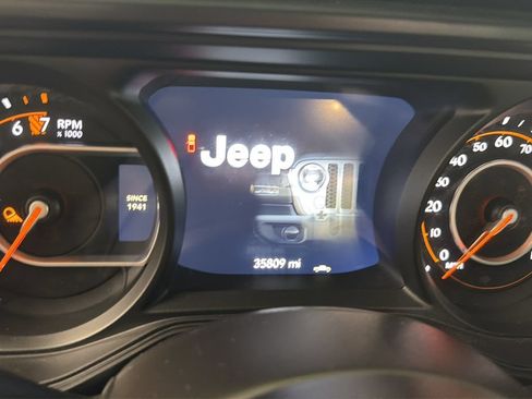 Used 2025 Jeep Gladiator Sport AWD/4WD image 12