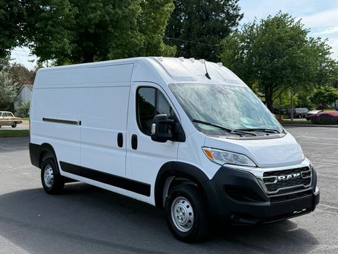 Used 2023 RAM ProMaster 2500 FWD image 8