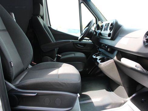 Used 2023 Mercedes-Benz Sprinter 2500 image 45