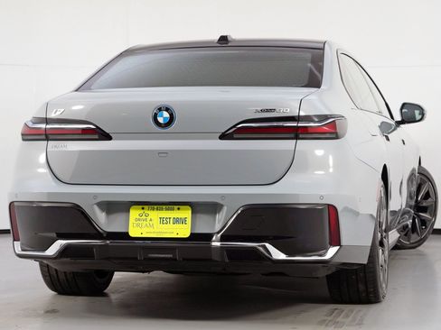 Used 2023 BMW i7 xDrive60 w/ Executive Package 2 AWD/4WD image 5
