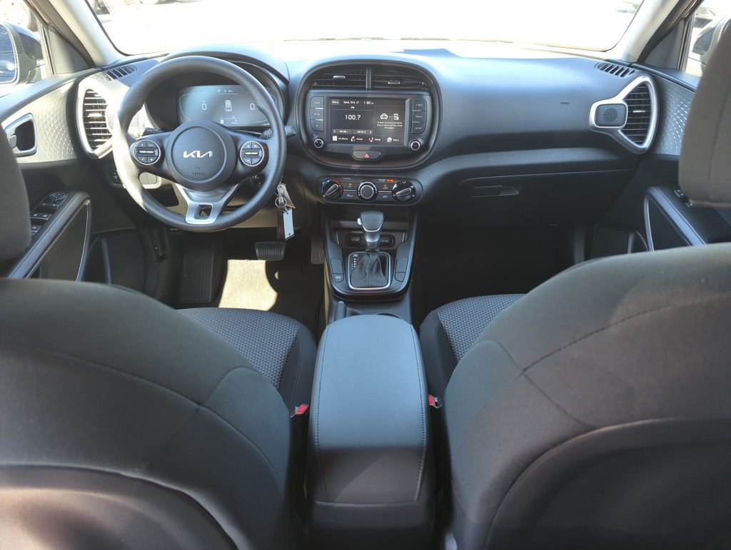Used 2025 Kia Soul LX FWD image 17