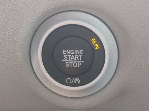 Used 2024 Chrysler Pacifica Touring-L FWD image 27