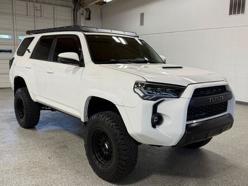 Used 2019 Toyota 4Runner TRD Off-Road AWD/4WD image 6