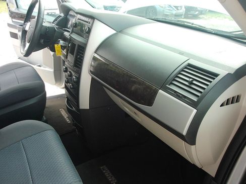 Used 2010 Dodge Grand Caravan SXT FWD image 35