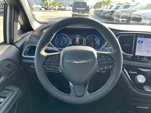 New 2026 Chrysler Pacifica Select w/ S Appearance Package image 8