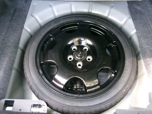 Used 2025 Ford Mustang Premium RWD image 33