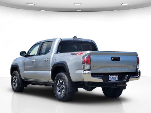 Used 2022 Toyota Tacoma TRD Off-Road AWD/4WD image 8
