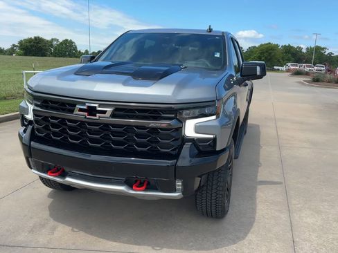 Used 2024 Chevrolet Silverado 1500 ZR2 w/ Technology Package AWD/4WD image 4