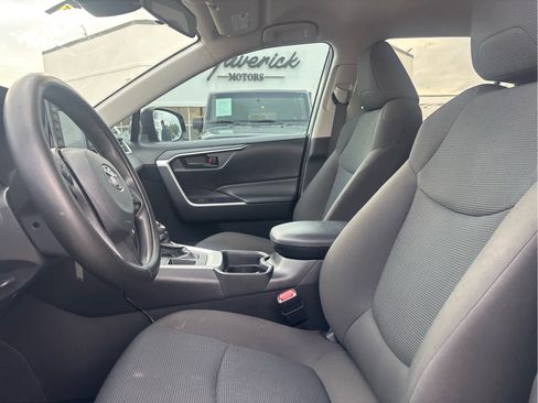 Used 2021 Toyota RAV4 LE image 7