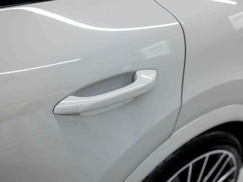 Used 2021 Porsche Cayenne Turbo AWD/4WD image 33