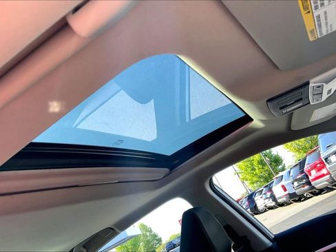 Used 2023 Nissan Altima 2.5 SV w/ SV Premium Package image 19