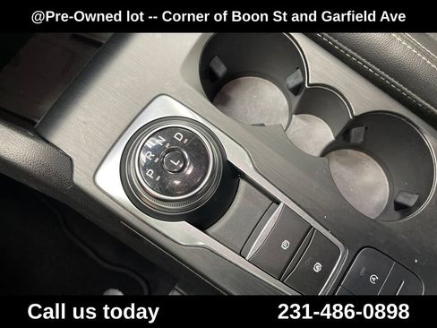 Used 2022 Ford Escape SEL w/ Technology Package AWD/4WD image 24
