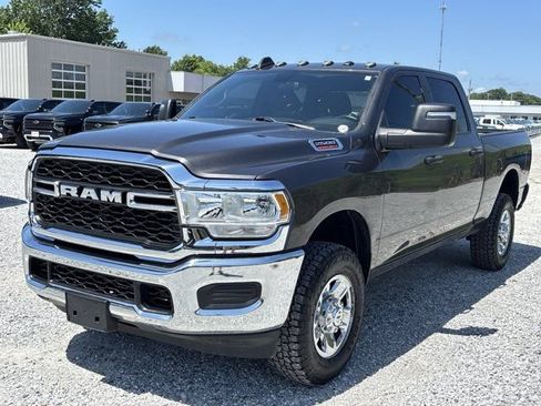 Used 2024 RAM 2500 Tradesman w/ Chrome Appearance Group AWD/4WD image 8