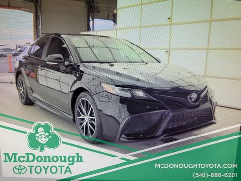 Used 2024 Toyota Camry SE image 5