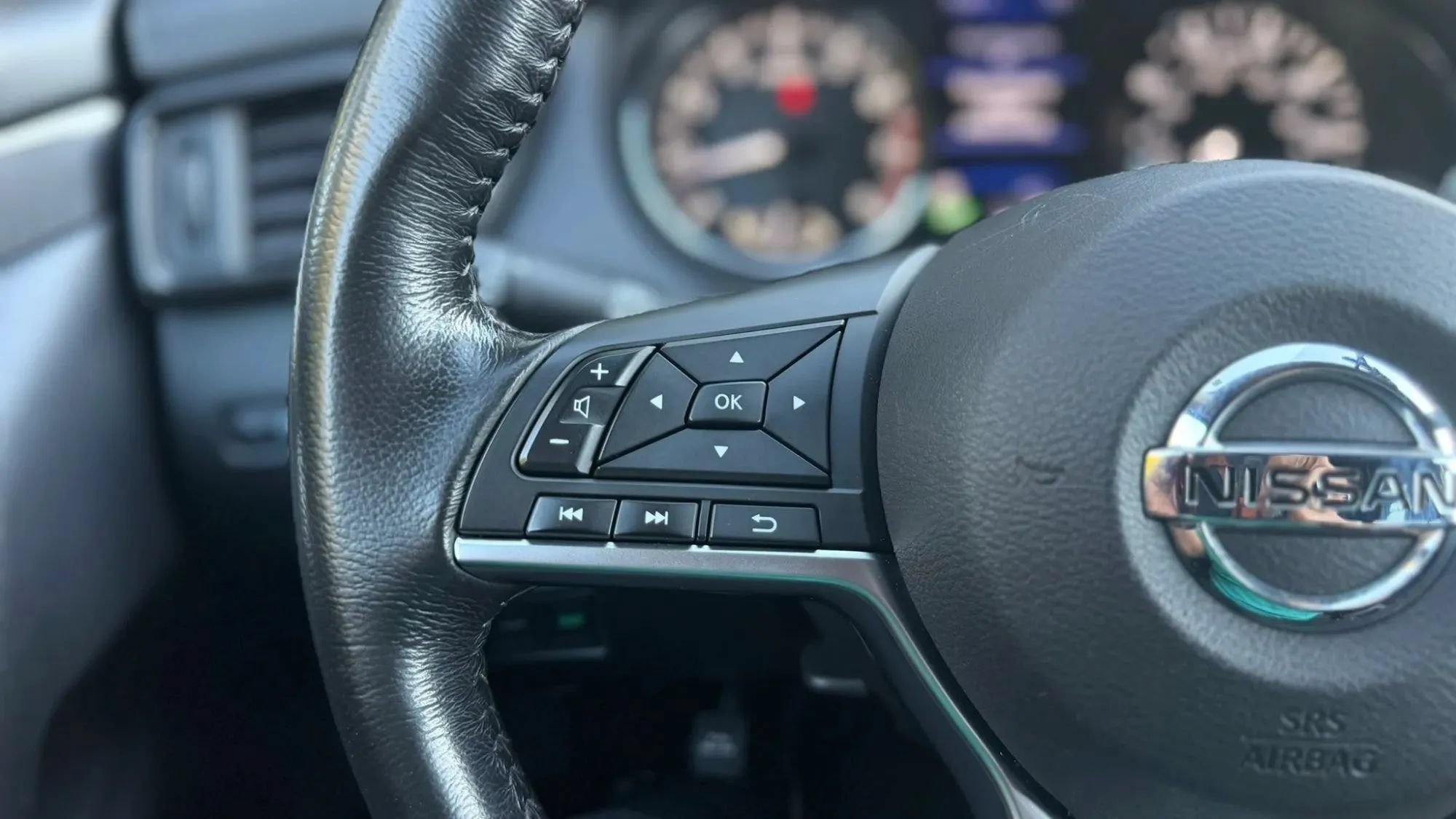 Used 2018 Nissan Rogue SV AWD/4WD image 24