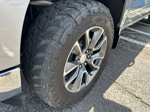 Used 2023 Chevrolet Silverado 1500 LT AWD/4WD image 9