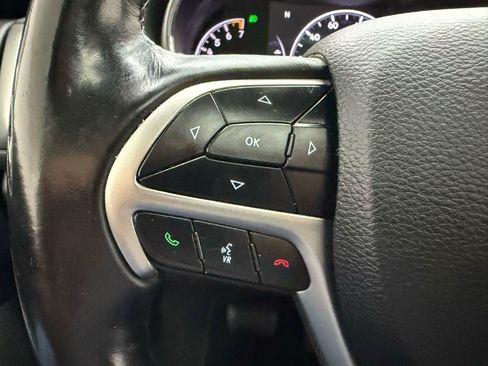 Used 2019 Jeep Grand Cherokee Altitude AWD/4WD image 14