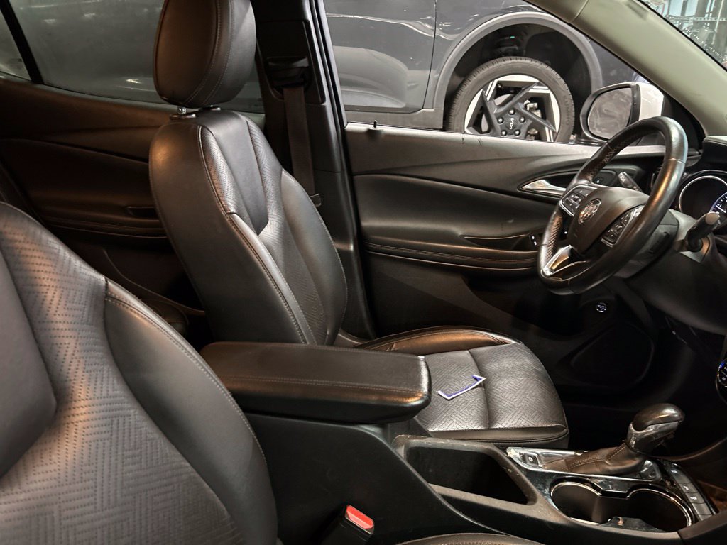 Used 2022 Buick Encore GX Essence FWD image 9