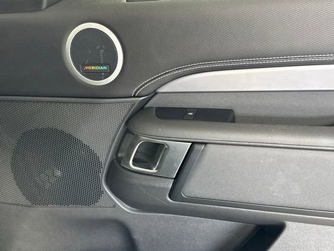 Certified 2025 Land Rover Discovery Dynamic SE image 27