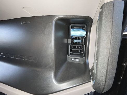 Used 2023 Ford Bronco Wildtrak image 35