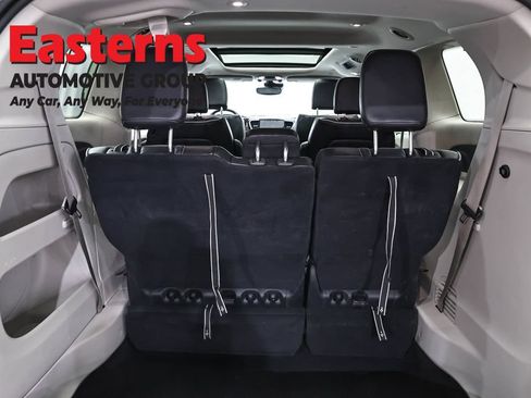 Used 2023 Chrysler Pacifica Limited FWD image 8