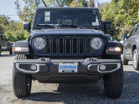 New 2025 Jeep Gladiator Sport w/ Premium Package image 2