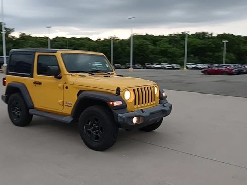 Used 2018 Jeep Wrangler Sport AWD/4WD image 2