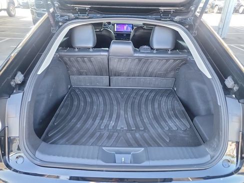 Used 2025 Toyota Prius FWD image 28