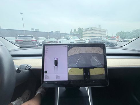 Used 2018 Tesla Model 3 Long Range RWD image 16