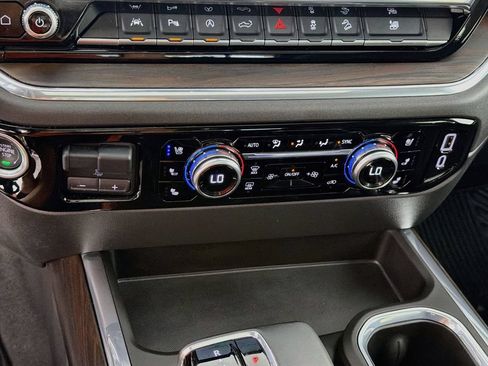 Used 2025 GMC Sierra 1500 SLT w/ SLT Premium Plus Package AWD/4WD image 19