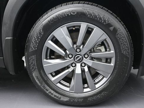 Used 2024 Nissan Pathfinder S image 9