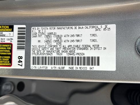 Used 2025 Toyota Tacoma SR5 AWD/4WD image 22