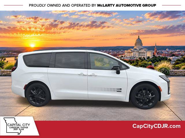 New 2027 Chrysler Pacifica Select FWD image 2