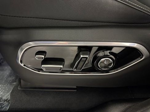 New 2025 Jeep Grand Cherokee Overland w/ Luxury Tech Group IV AWD/4WD image 17