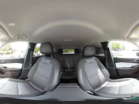 Used 2025 Chevrolet Trax LT FWD image 40