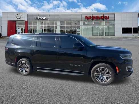 Used 2023 Jeep Wagoneer L Series II AWD/4WD image 3