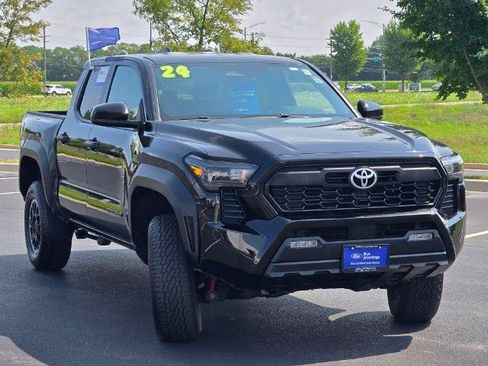 Used 2024 Toyota Tacoma TRD Off-Road AWD/4WD image 4