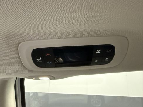 Used 2020 Chrysler Pacifica Limited w/ 8-pass Seating Package image 45