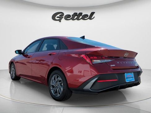 Used 2024 Hyundai Elantra Blue FWD image 7