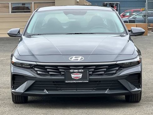 New 2026 Hyundai Elantra SE FWD image 3